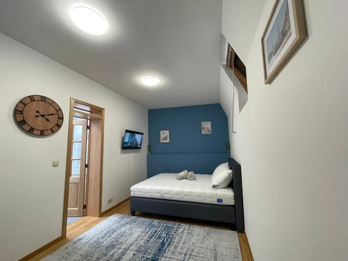 דירה בריסל Apartament Duplex